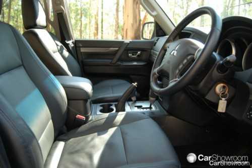 2009 MITSUBISHI PAJERO