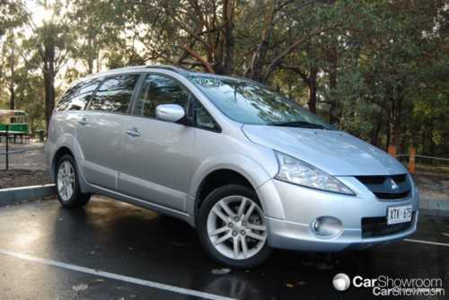 2009 MITSUBISHI GRANDIS