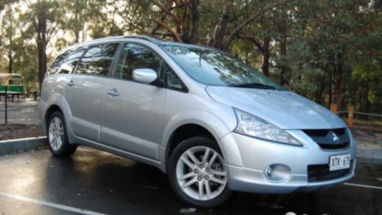 2009 MITSUBISHI GRANDIS