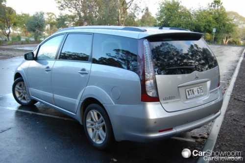2009 MITSUBISHI GRANDIS