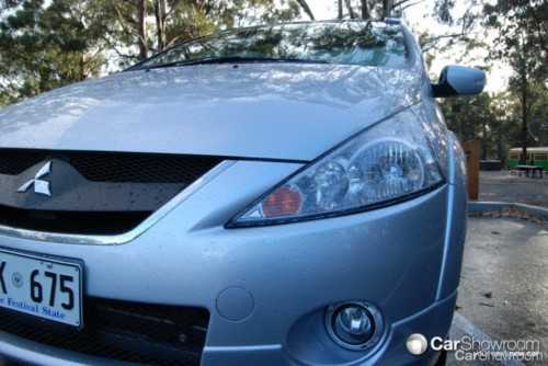 2009 MITSUBISHI GRANDIS