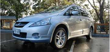 2009 MITSUBISHI GRANDIS