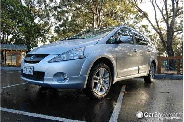 2009 MITSUBISHI GRANDIS