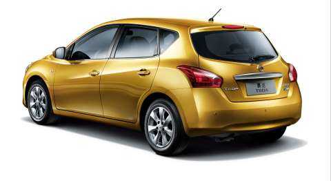 2011 NISSAN TIIDA
