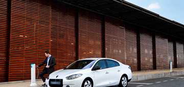 2011 RENAULT FLUENCE 4D SEDAN
