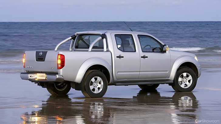 2011 NISSAN NAVARA