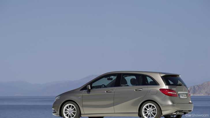 2011 MERCEDES-BENZ B200