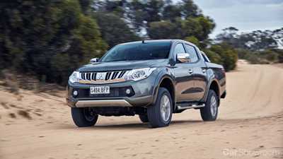 2015 MITSUBISHI TRITON