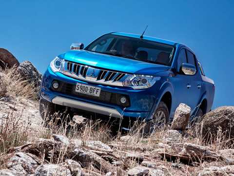 2015 MITSUBISHI TRITON