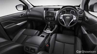2015 NISSAN NAVARA
