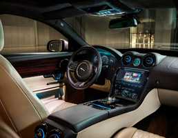 2015 JAGUAR XJ