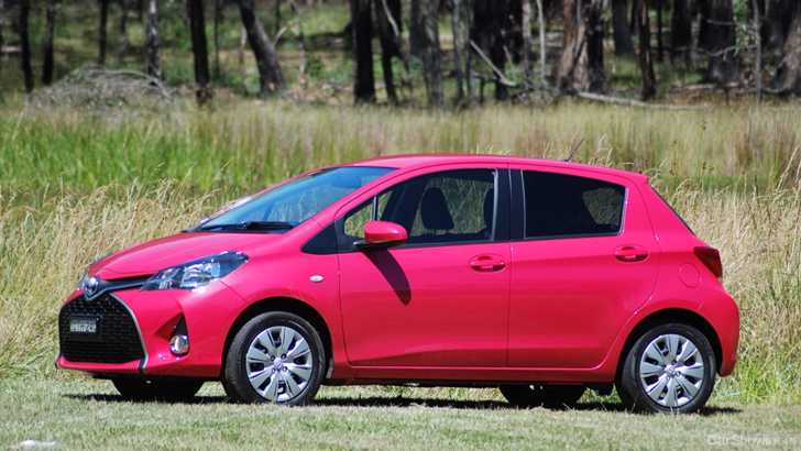 2015 TOYOTA YARIS