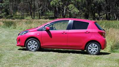 2015 TOYOTA YARIS