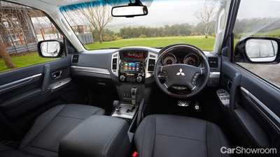 2015 MITSUBISHI PAJERO