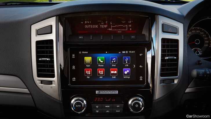 2015 MITSUBISHI PAJERO