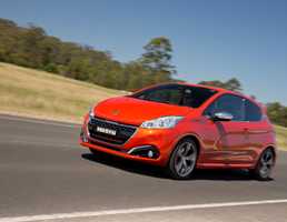 2015 PEUGEOT 208