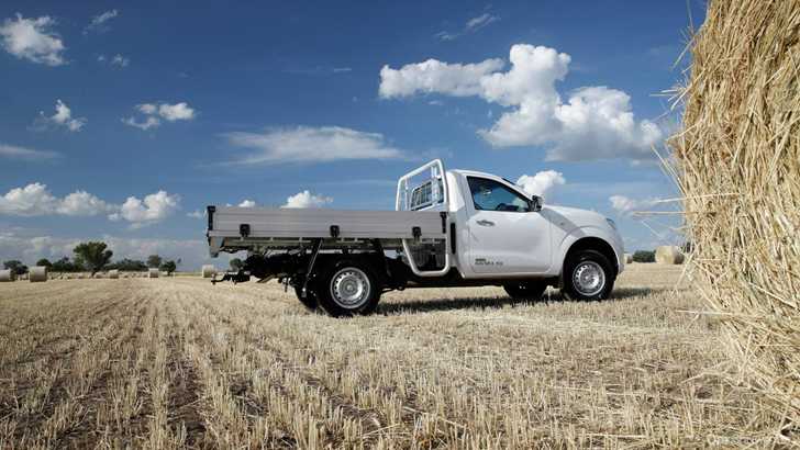 2015 NISSAN NAVARA