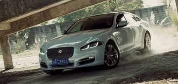 Jaguar XJ vs Drone
