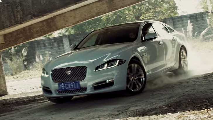 Jaguar XJ vs Drone