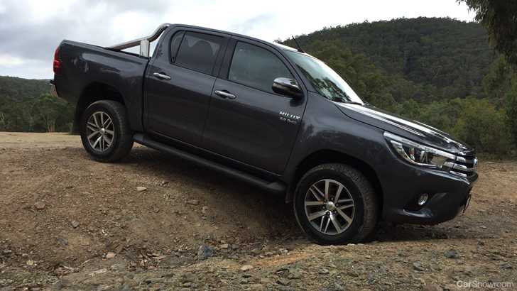2016 Toyota Hilux SR5 - Full Review