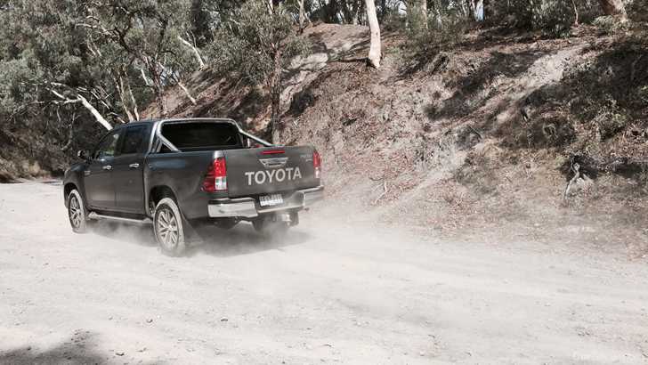 2016 Toyota Hilux SR5 - Full Review