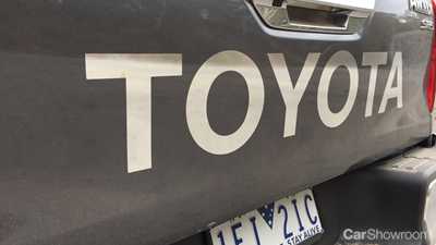 2016 Toyota Hilux SR5 - Full Review