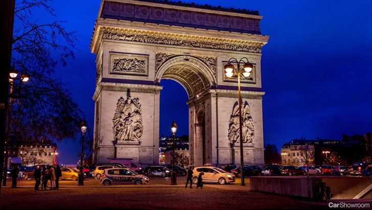 New Paris Law Restricts Older Cars From City Centre