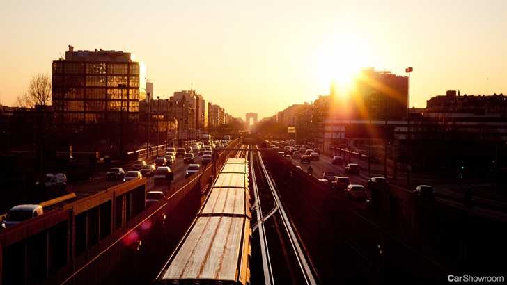 New Paris Law Restricts Older Cars From City Centre