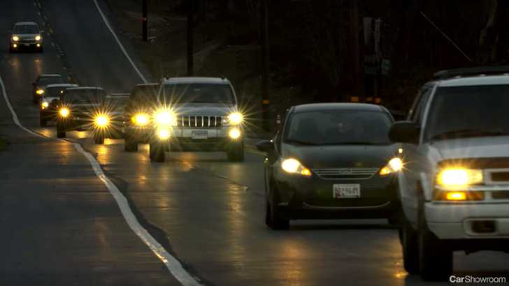 IIHS Finds Most New Car Headlights Have Awful Headlights