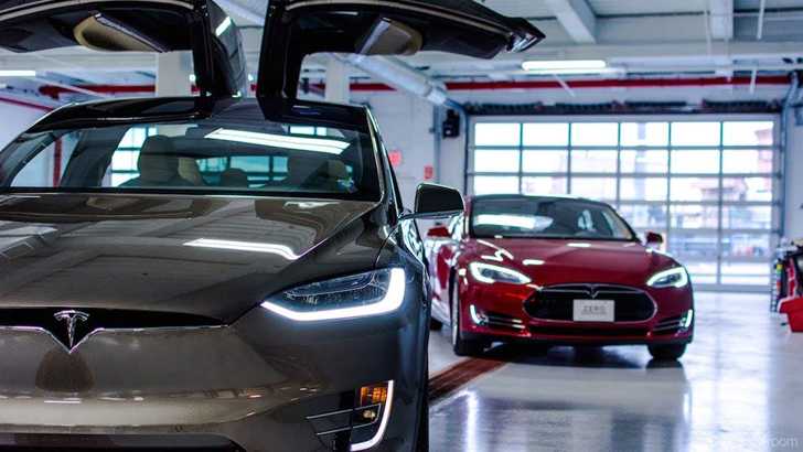 Tesla To Open Shopping Centre Store In Australia
