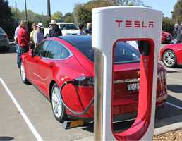 End of Free Charging: Tesla to Charge for Superchargers in 2017