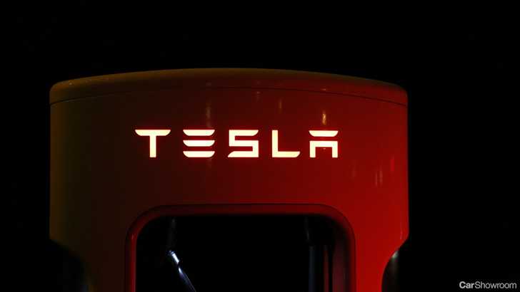 Tesla Hires Apple Software Bigwig To Lead Autopilot
