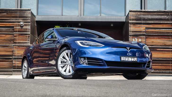 2017 Tesla Model S - Review