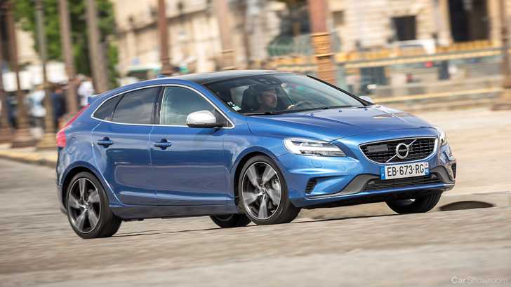 2017 Volvo V40 - Review