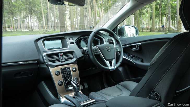 2017 Volvo V40 Cross Country - Review