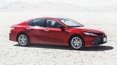 2018 Toyota Camry Debuts, Not For Wallflowers