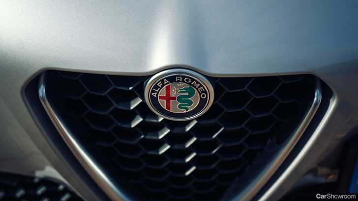 2018 Alfa Romeo Giulia Q2 - UK-Spec