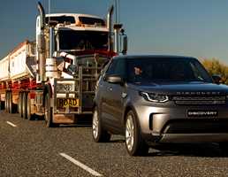 2018 Land Rover Discovery Tugs 110-Tonne Road Train