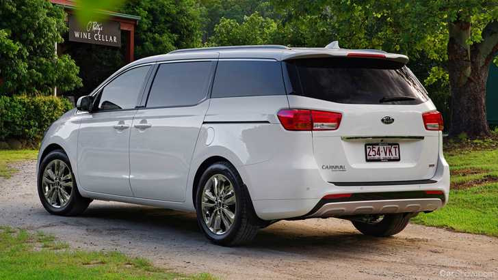2017 Kia Carnival Platinum