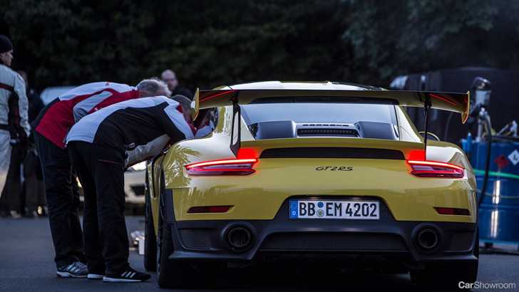 Porsche 911 GT2 RS Is Now The New Nurburgring Lap Champ