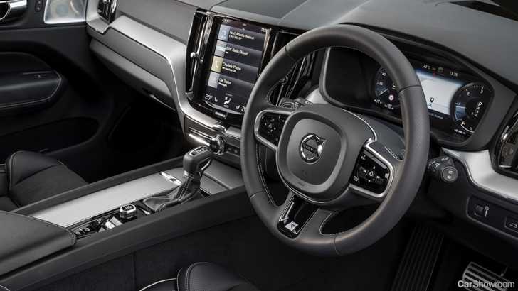 2018 Volvo XC60 D5 R-Design (UK)