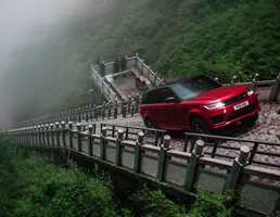 2018 Range Rover Sport PHEV Rocks Up To Heavens Gate