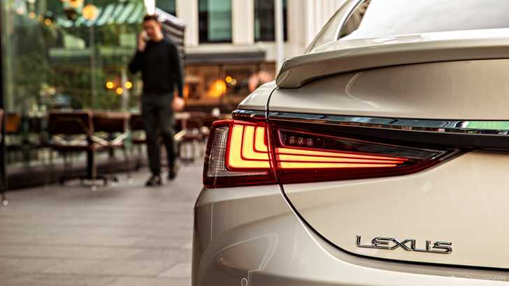 2019 Lexus ES300h Sports Luxury