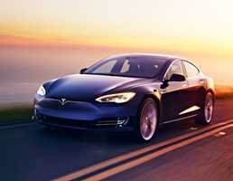 Tesla Model S Autopilot Drove For 11km While Drunk Driver Slept – Gallery