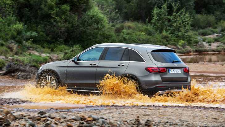 ’20 Mercedes-Benz GLC Adds Smarts, But Loses Style