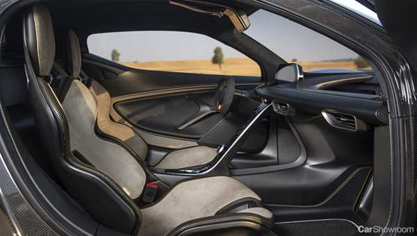 Lotus Evija Looks Even Better Set Against The Rub’ al-Khali