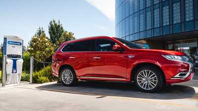Mitsubishi Updates Outlander PHEV For 2020, Bigger Engine and Battery Capacity