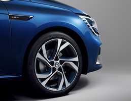 Facelift Renault Megane Outed in Europe, PHEV Unveiled