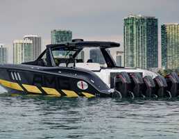 Mercedes-AMG Shows Off 2,013kW Boat And Matching G 63 In Miami
