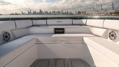Mercedes-AMG Shows Off 2,013kW Boat And Matching G 63 In Miami